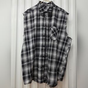 Black & White Plaid Sleeveless Button-Down Shirt